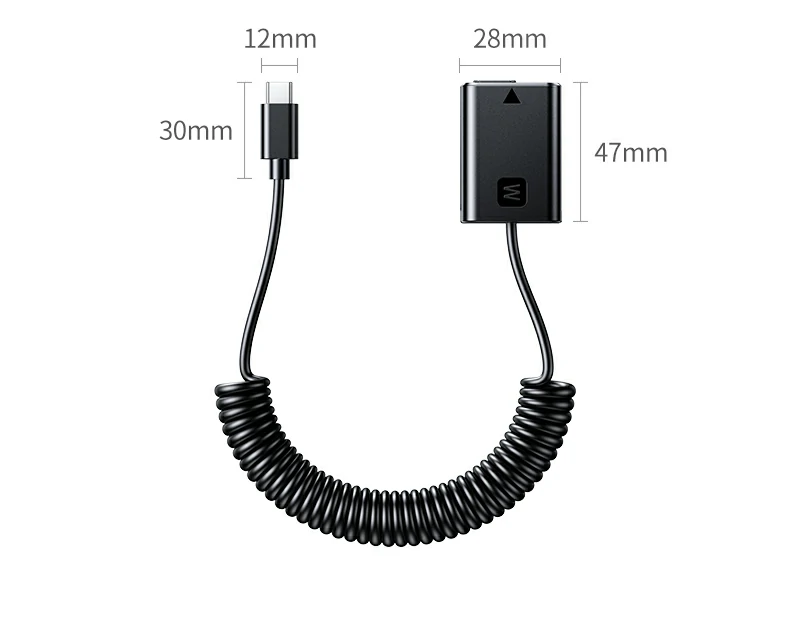 綠聯(lian)CP641外接電(dian)源與充電(dian)器(qi)搭配(pei)示意，續電(dian)更靈(ling)活